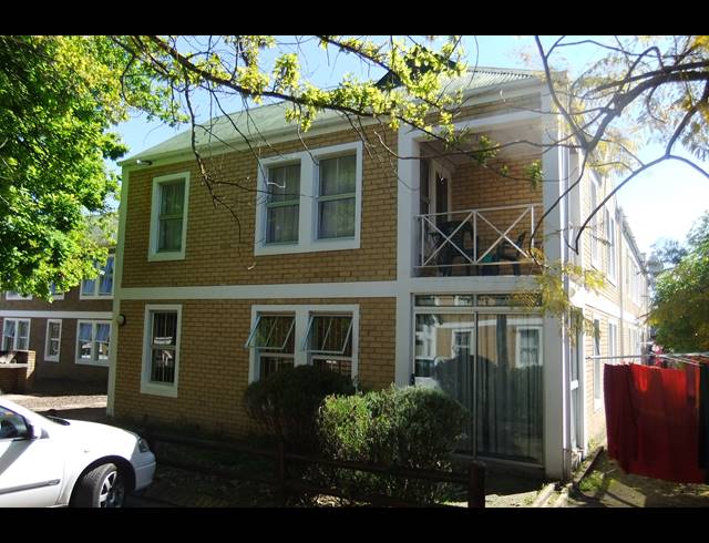 2 bed property to rent in LA COLLINE
